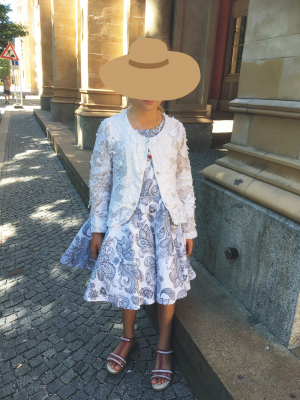 Kleid Paisley und Spitzenjacke